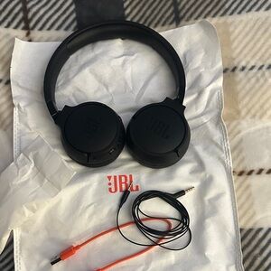 JBL 660 NC Black On-Ear Headphones with Vibrant Orange Cable